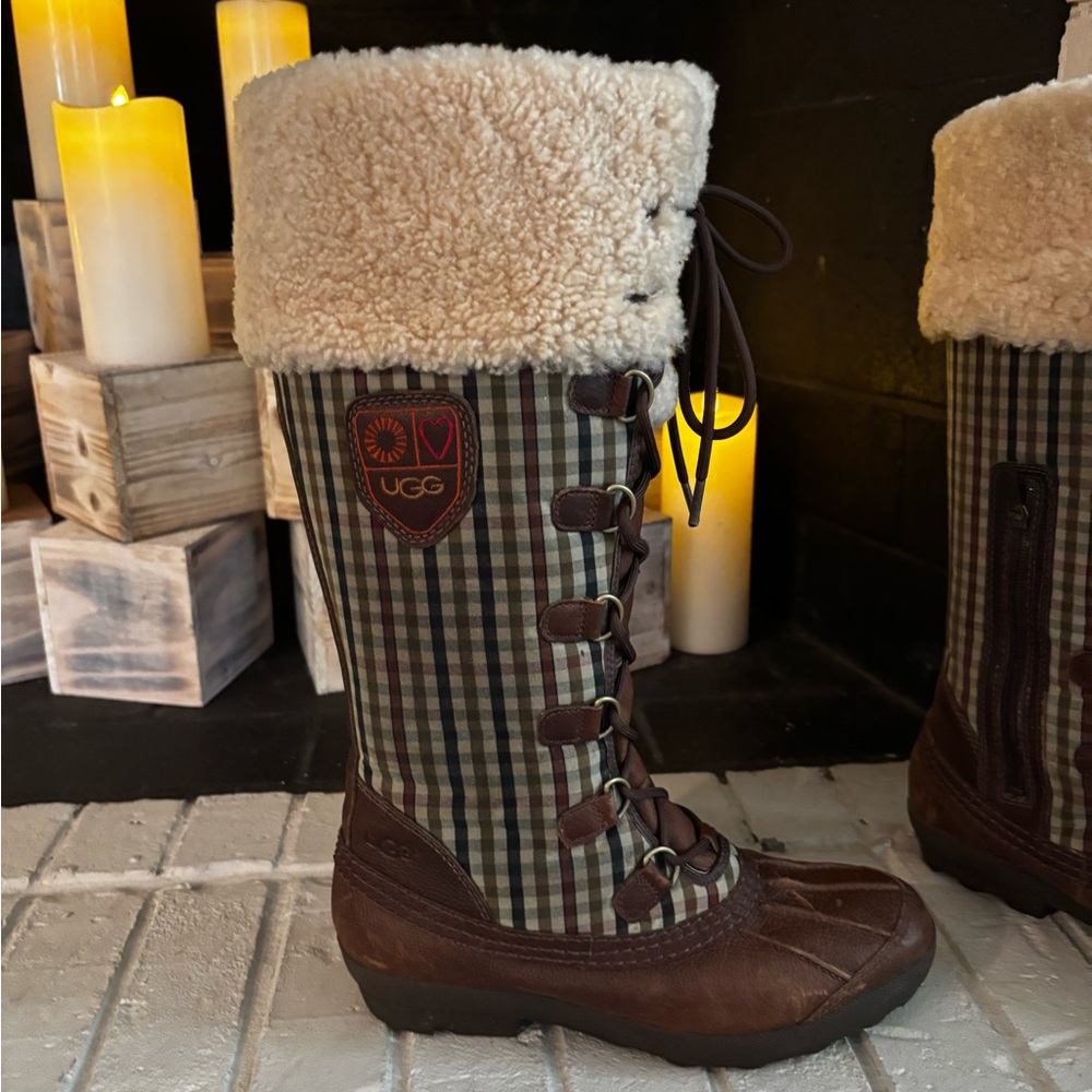 UGG Australia Women's Sz
9 Edmonton Lace Up Brown
Leather Plaid Boot 3226